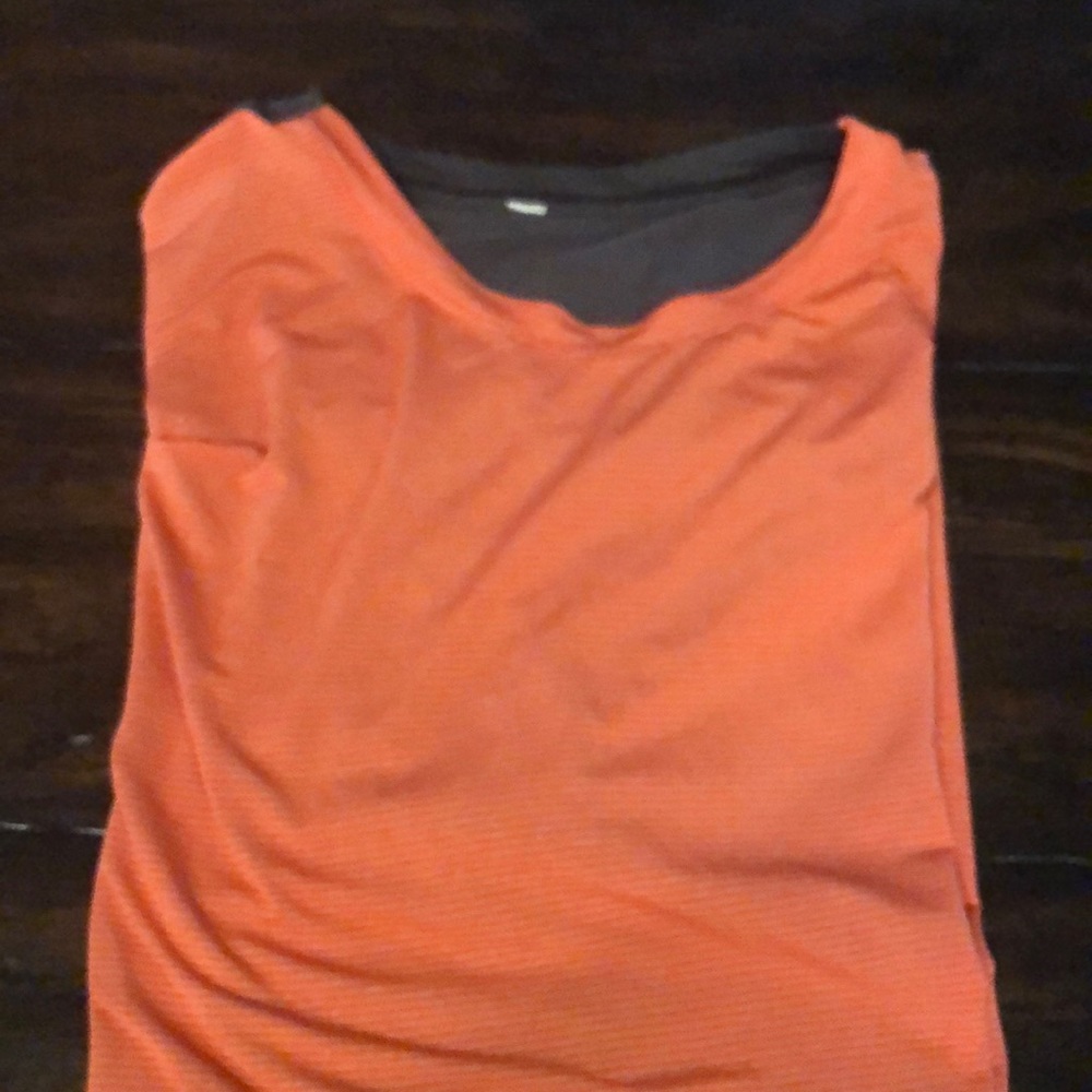 Lululemon workout shirt
